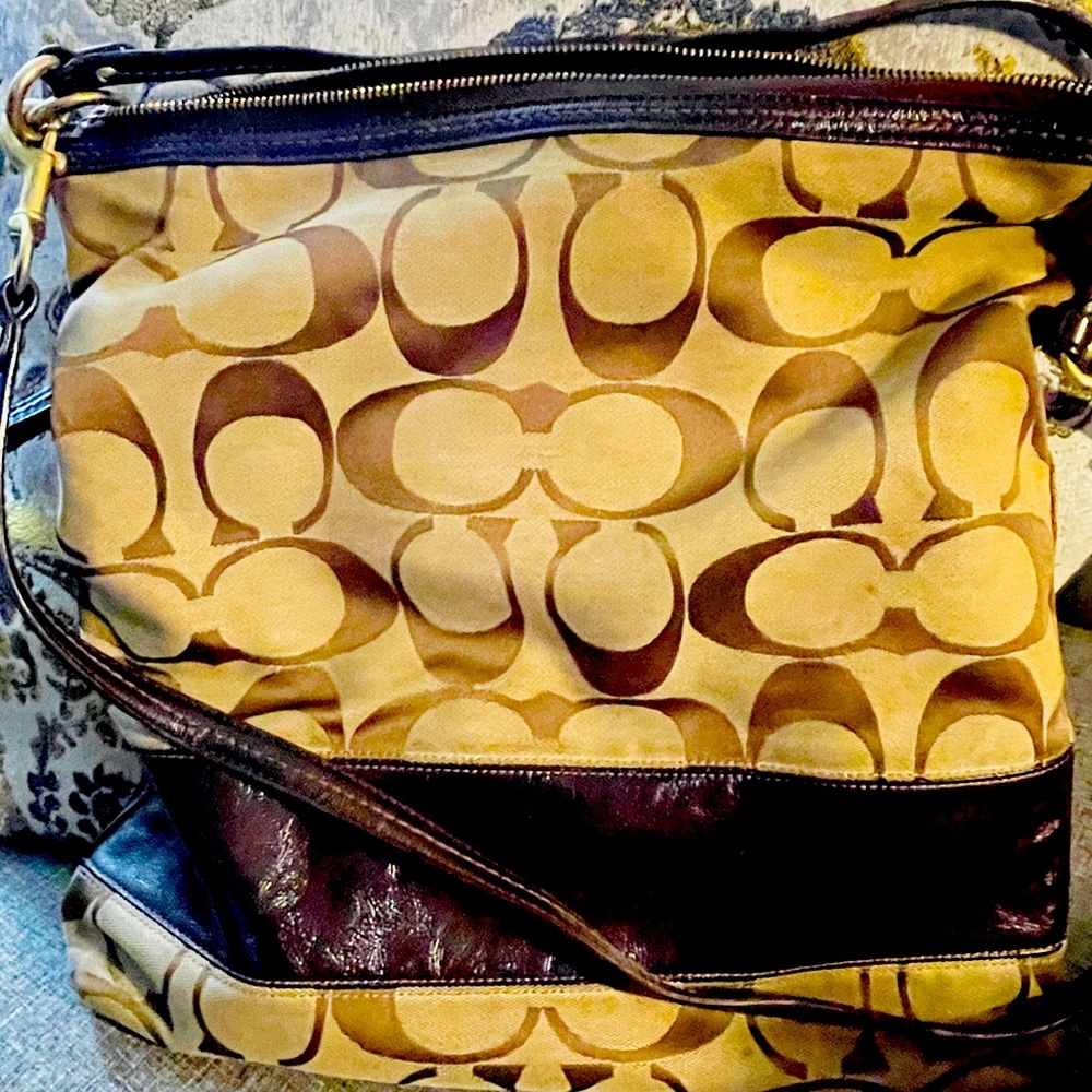 LARGE COACH SIGNATURE CROSSBODY